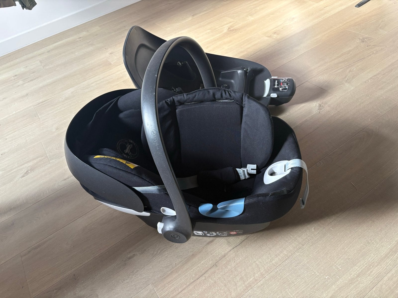Cybex Aton M i-Size & SensorSafe autostoel met base, Autogordel of Isofix, Verstelbare rugleuning, Zo goed als nieuw, 0 t/m 13 kg