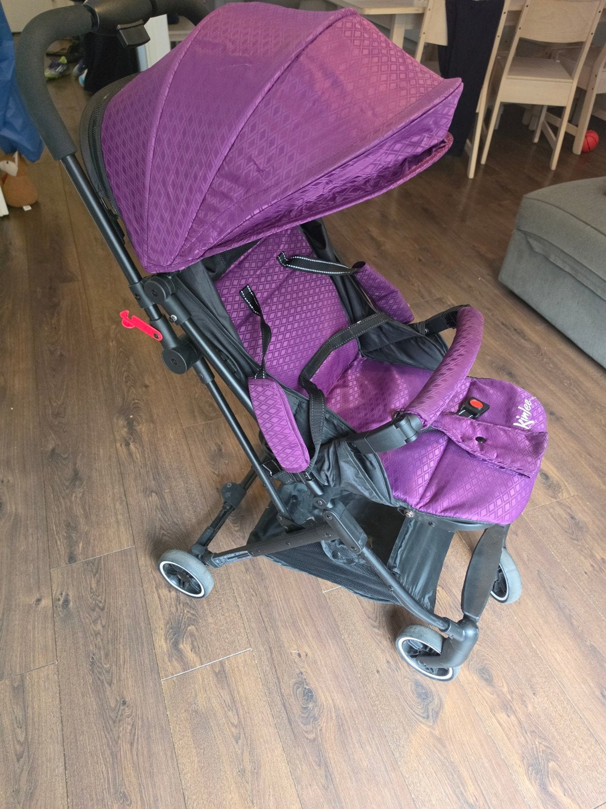 Kinlee buggy - bijna nieuw - Compacte en opvouwbare kinderwa, Ophalen, Zo goed als nieuw, Verstelbare rugleuning
