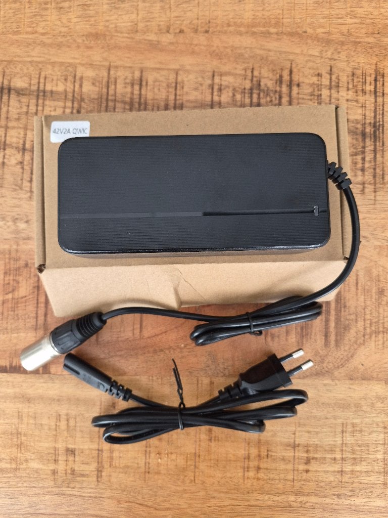 Qwic Acculader 4 pins, Nieuw
