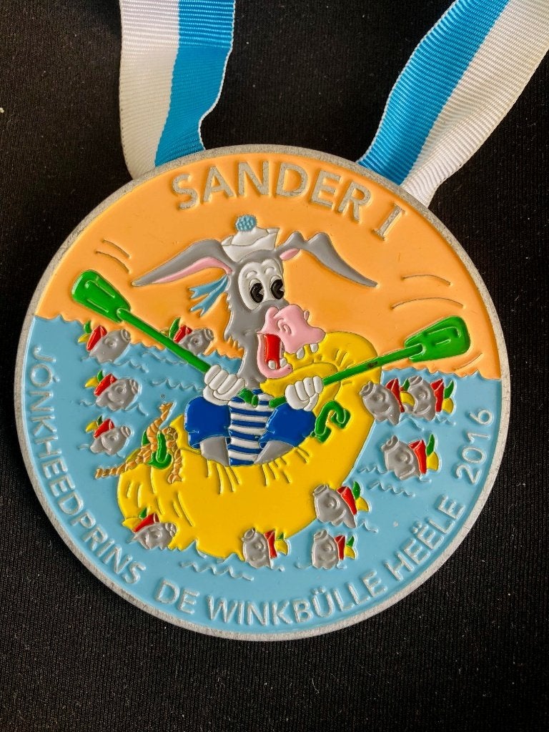 Carnaval onderscheiding HVV de Winkbülle Heële 2016, Ophalen of Verzenden, Overige materialen, Nederland