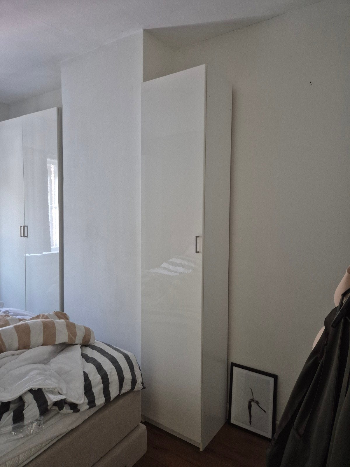 Witte IKEA kledingkast met planken en deur, Huis en Inrichting, Kasten | Kledingkasten, Ophalen, 200 cm of meer, 50 tot 100 cm
