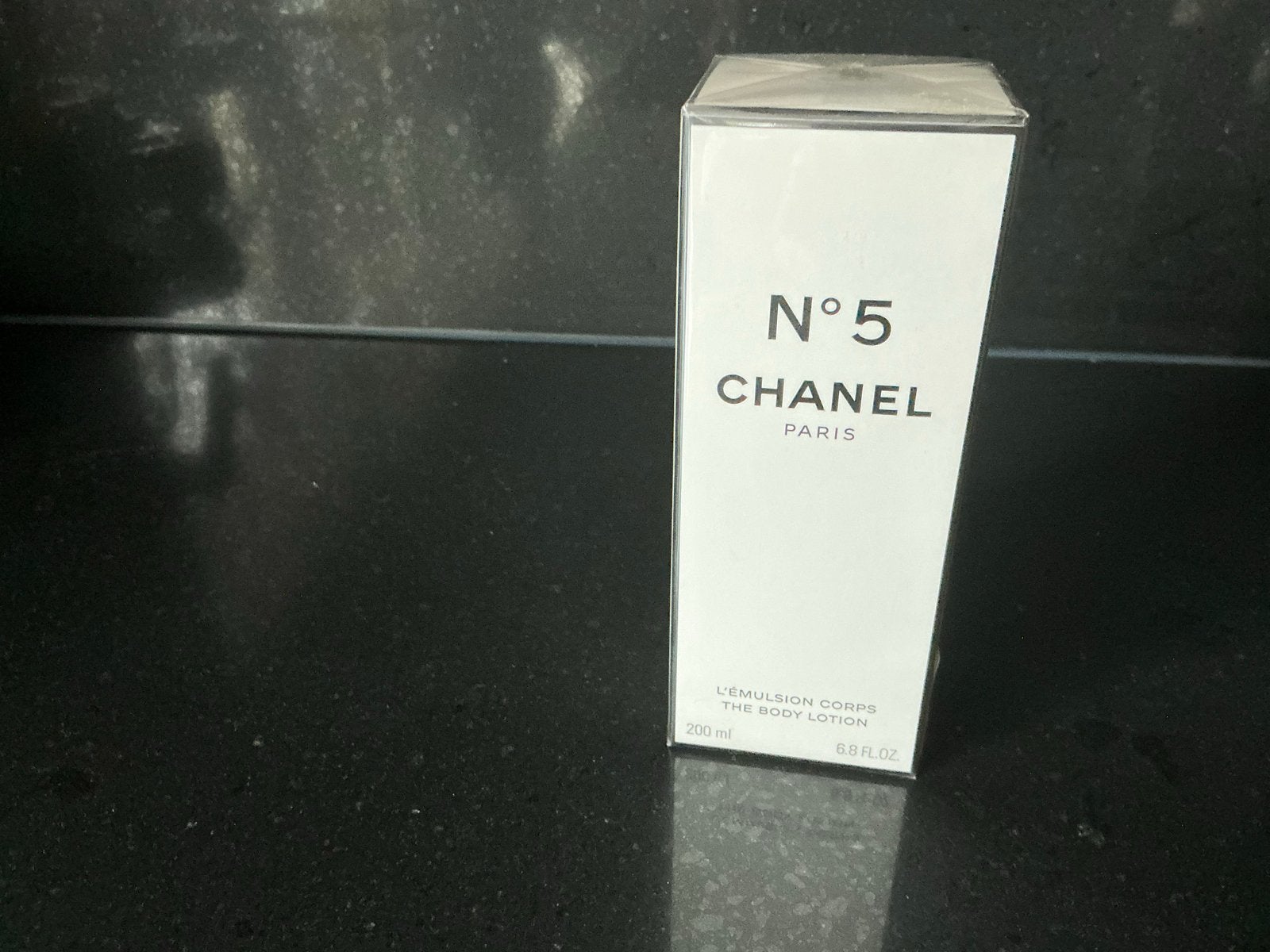 Chanel N5 The Body Lotion 200ml - Nieuw in doos, Sieraden, Tassen en Uiterlijk, Uiterlijk | Lichaamsverzorging, Ophalen, Nieuw