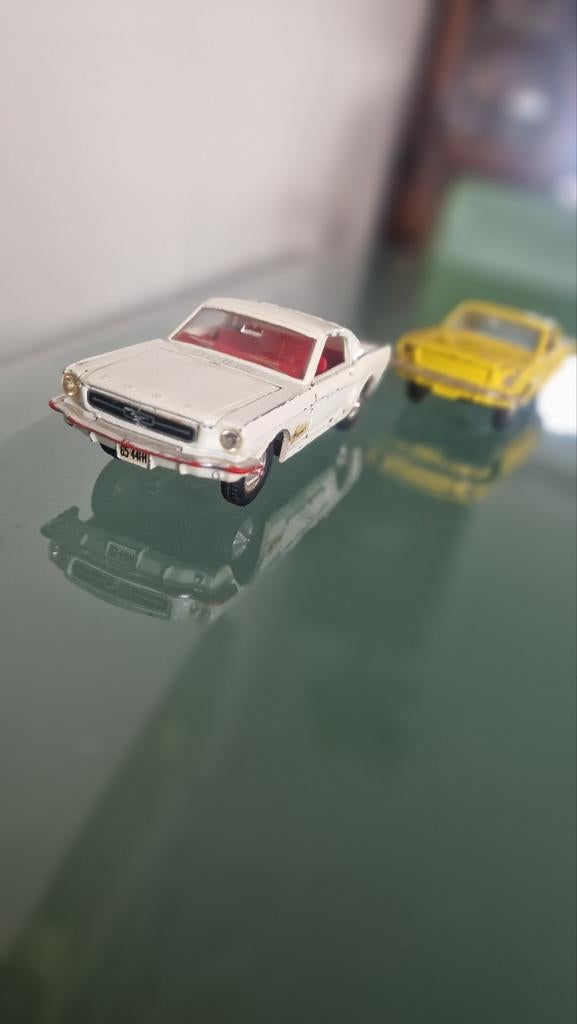 Twee dinky toys ford mustangs 1967 161, bieden mag!, Ophalen of Verzenden, Gebruikt, Auto, Overige merken