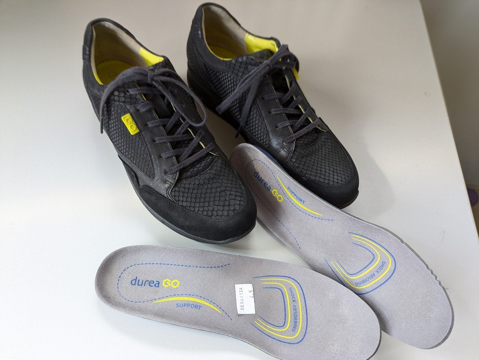 DUREA GO schoenen maat 37,5 wegens te klein gekocht z.g.a.n., Kleding | Dames, Schoenen, Durea, Zwart, Ophalen of Verzenden, Sneakers of Gympen