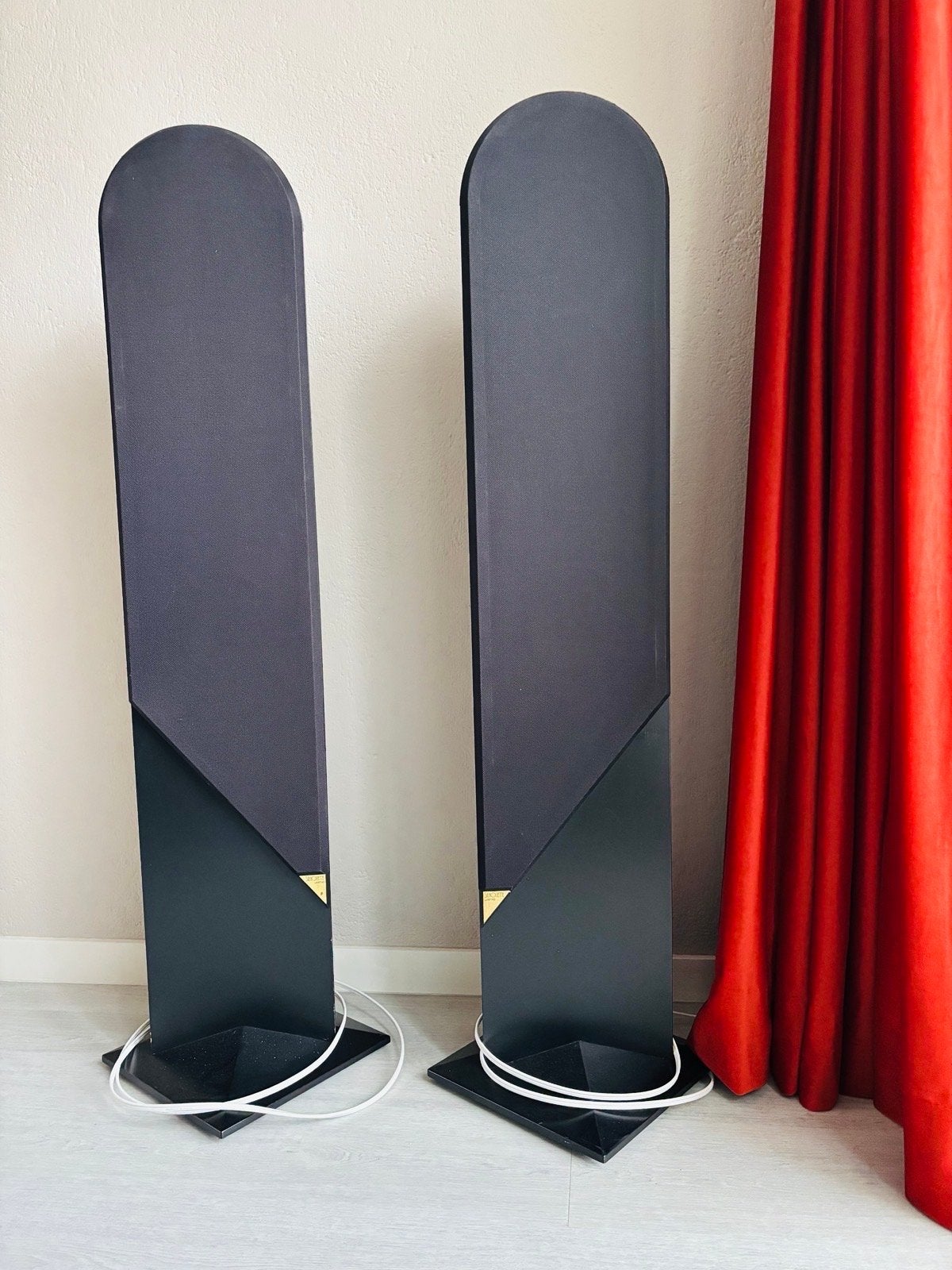 2 zwarte Jamo Silhouette vloerstaande luidsprekers, Audio, Tv en Foto, Ophalen, Vloerstaande luidspreker, Gebruikt, 60 tot 120 watt