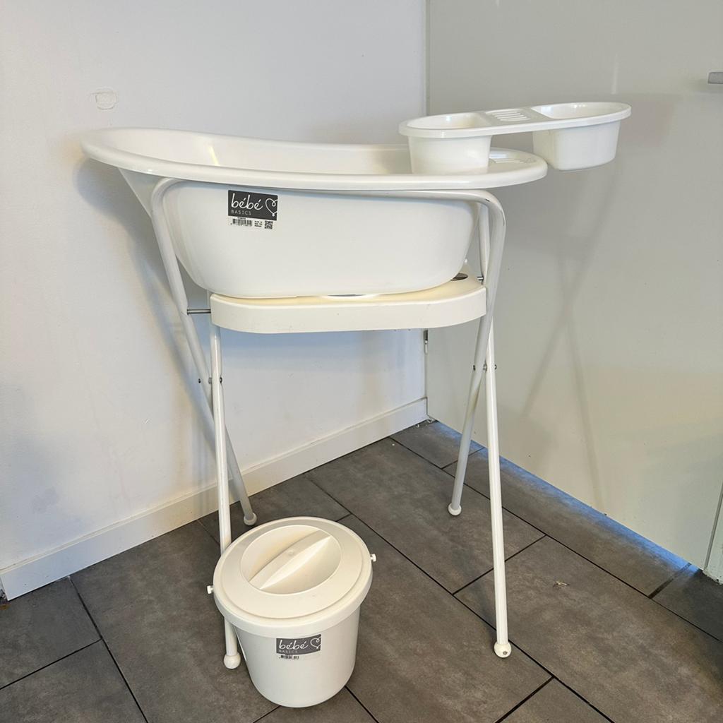 Baby badset- Bébé Basics met standaard-wit, Gebruikt, Badje, Standaard, Ophalen