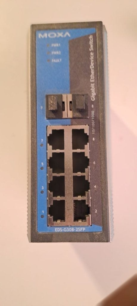 MOXA EDS-G308 Unmanaged Gigabit Switch, Computers en Software, Netwerk switches, Ophalen of Verzenden, Gebruikt
