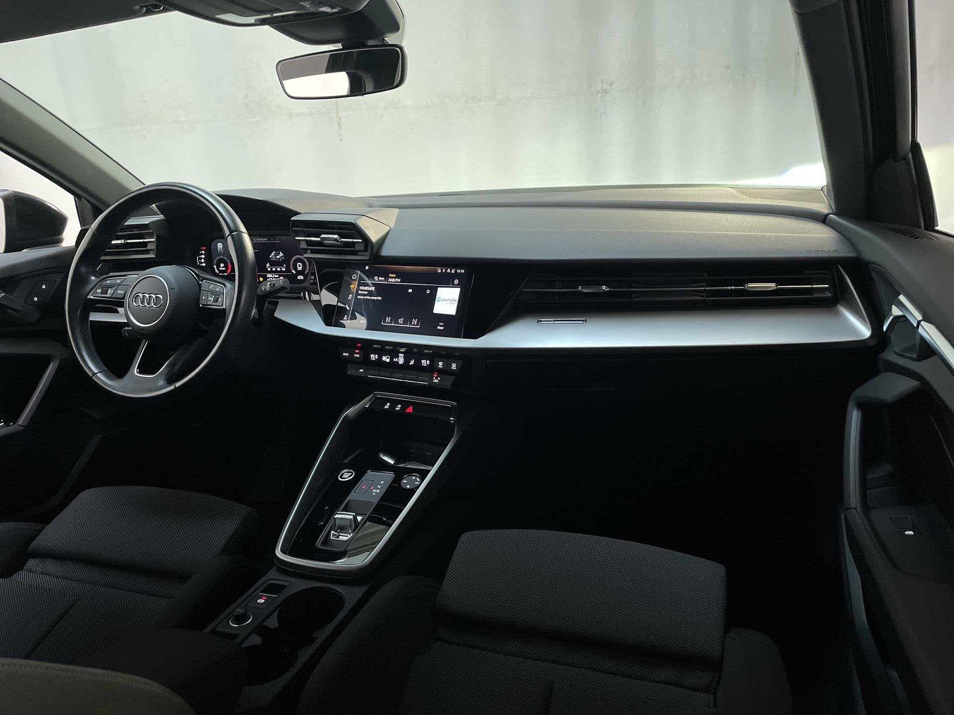 Audi A3 Sportback 30 TFSI S-Tronic Attitude LED Navigatie Pa, Stof, Gebruikt, Met garantie (alle), 23 km/l
