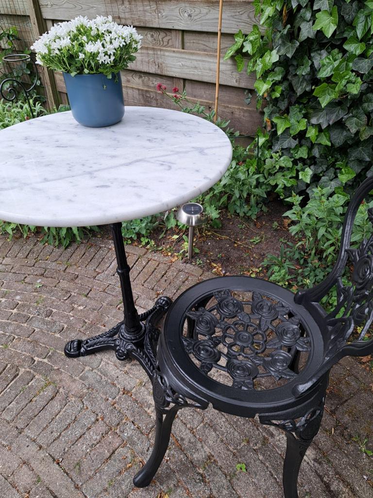 Marmeren bistro tafel (60 cm) met stoeltje., Ophalen of Verzenden, Rechthoekig, Metaal