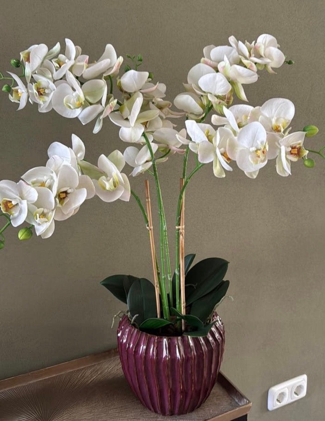 Prachtige kunst orchidee in paarse pot, Binnen, Kunstplant, Ophalen of Verzenden, Kunststof