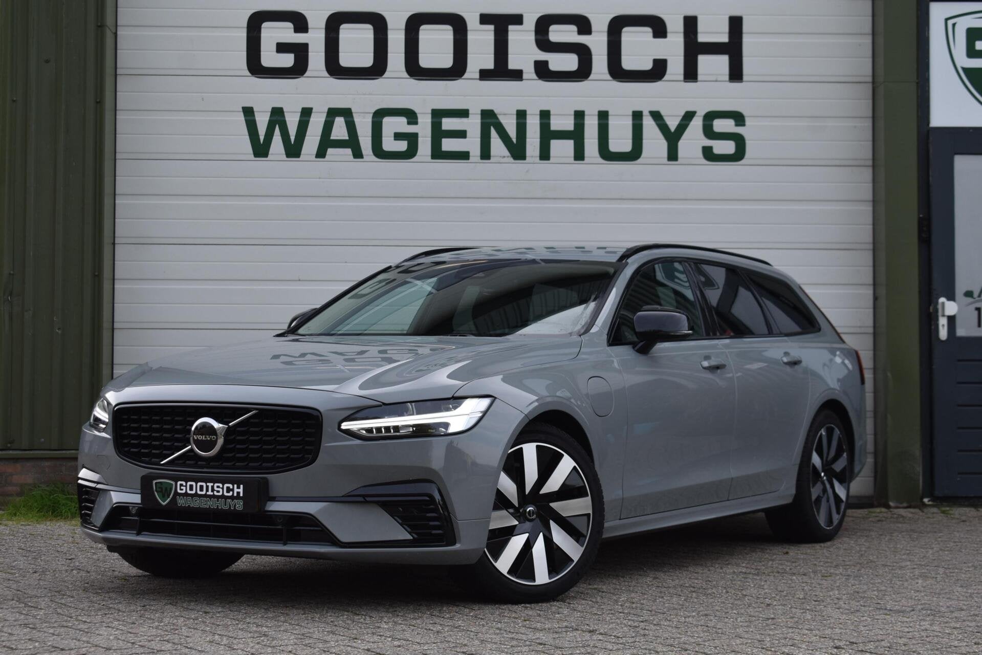 Volvo V90 2.0 T6 Plug-in hybrid AWD Plus Dark | NL Auto | Tr, Auto's, Automaat, V90, Euro 6, 4 cilinders