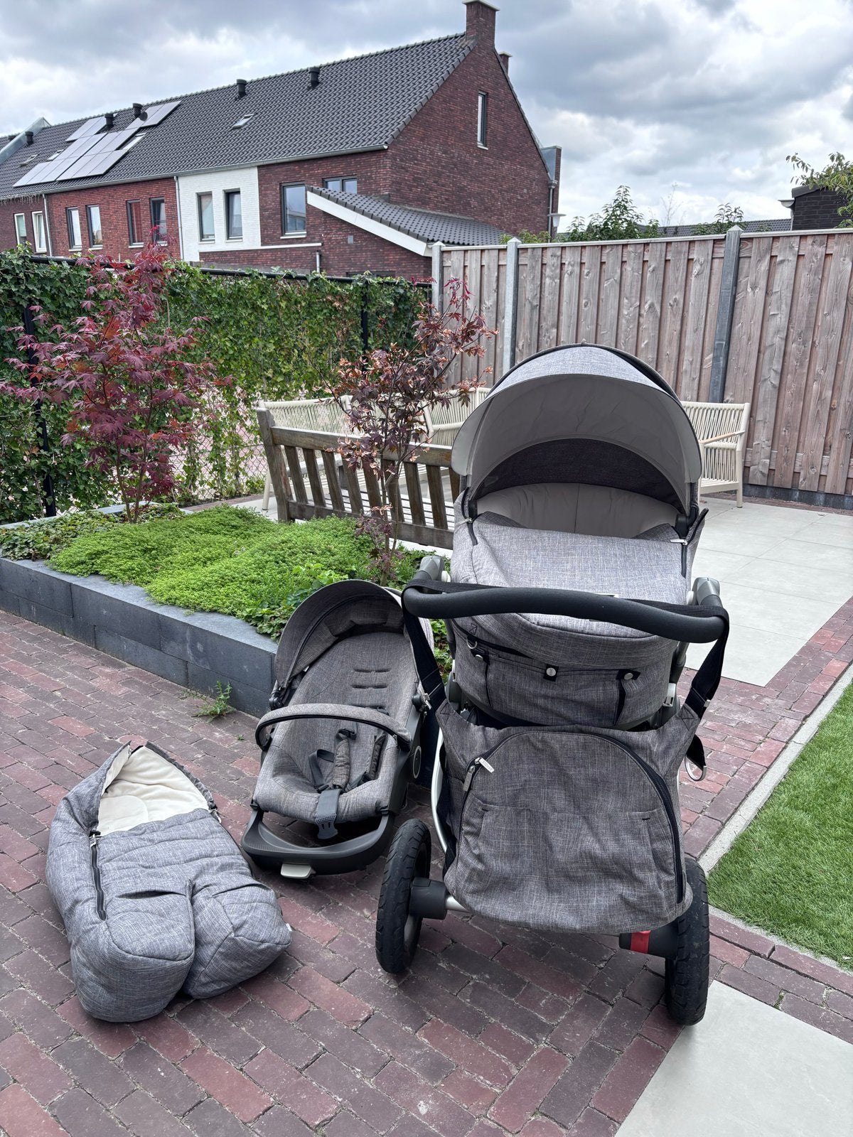 Stokke Trailz Combiwagen met reiswieg en zitje, Kinderen en Baby's, Kinderwagens en Combinaties, Luchtbanden, Zo goed als nieuw