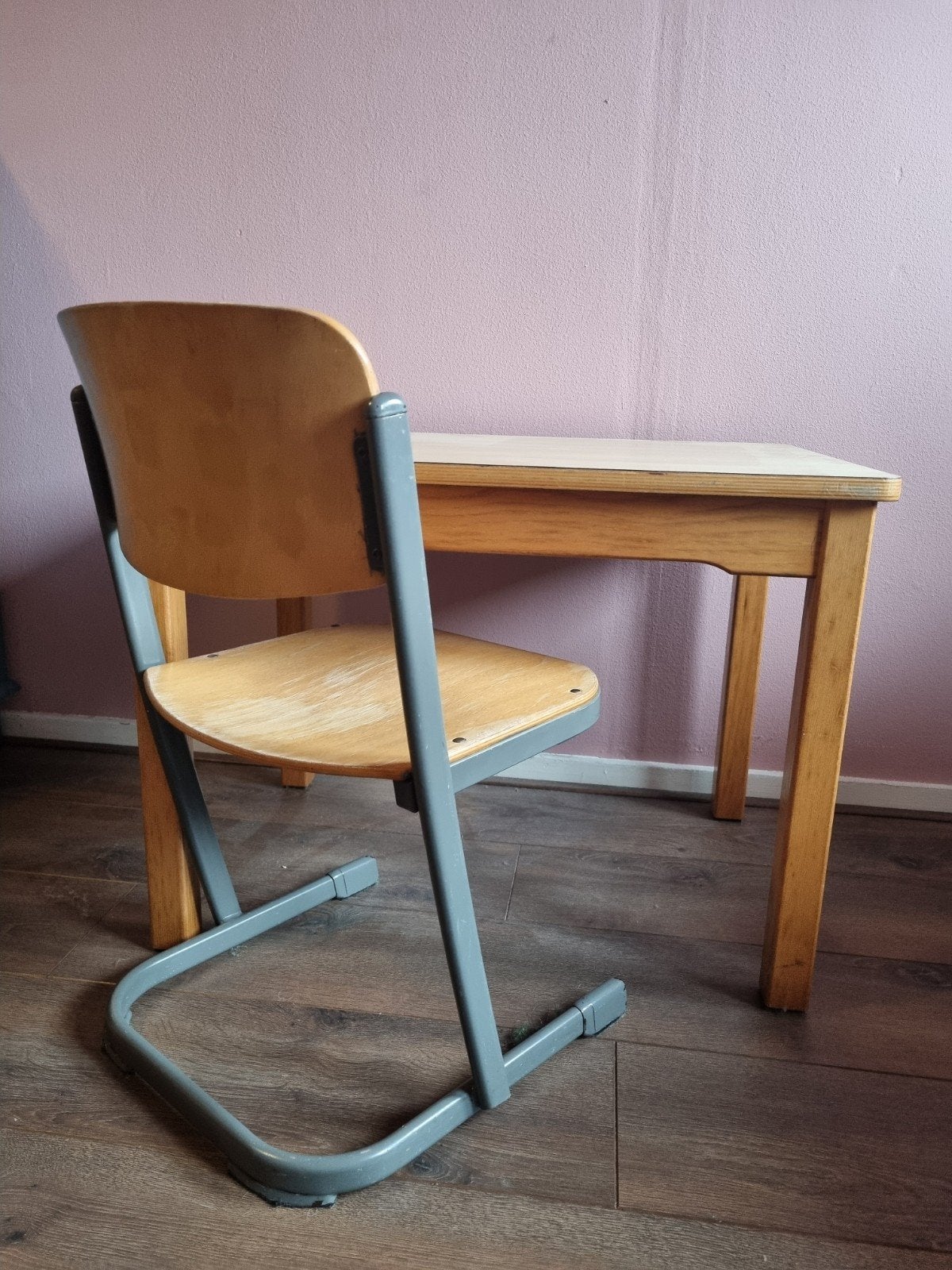 Vintage schooltafeltje met stoeltje voor kleuter, Ophalen, Gebruikt