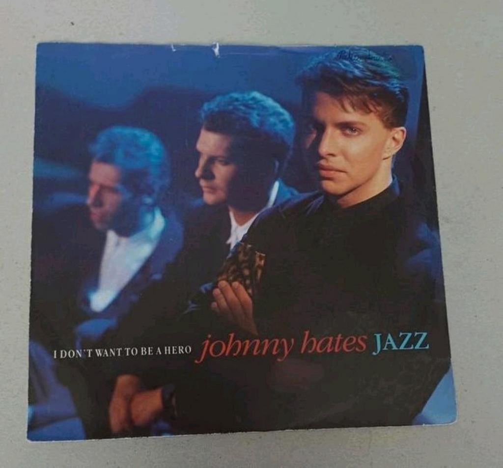 Johnny Hates Jazz  - I Don't Want To Be A Hero, Beschermende buitenhoes, Ophalen of Verzenden, Gebruikt, Pop