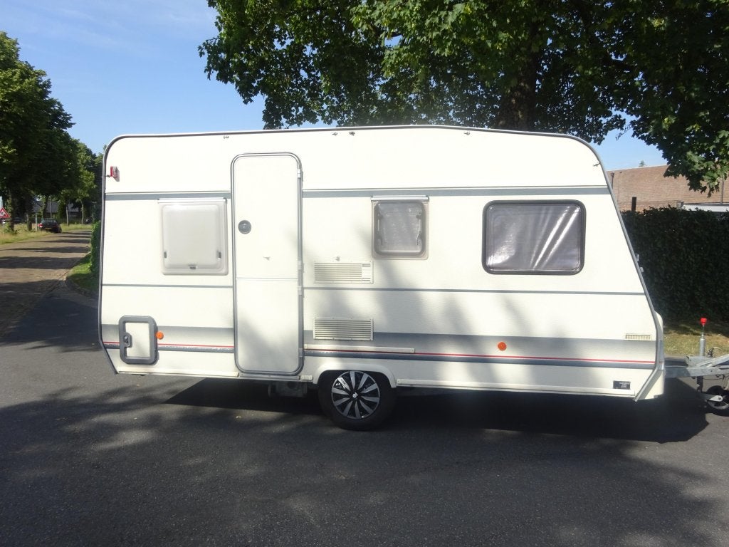 Bürstner Holiday 420 Slechts 766 KG, Caravans en Kamperen, Bedrijf, Treinzit, 750 - 1000 kg, Stabilisator
