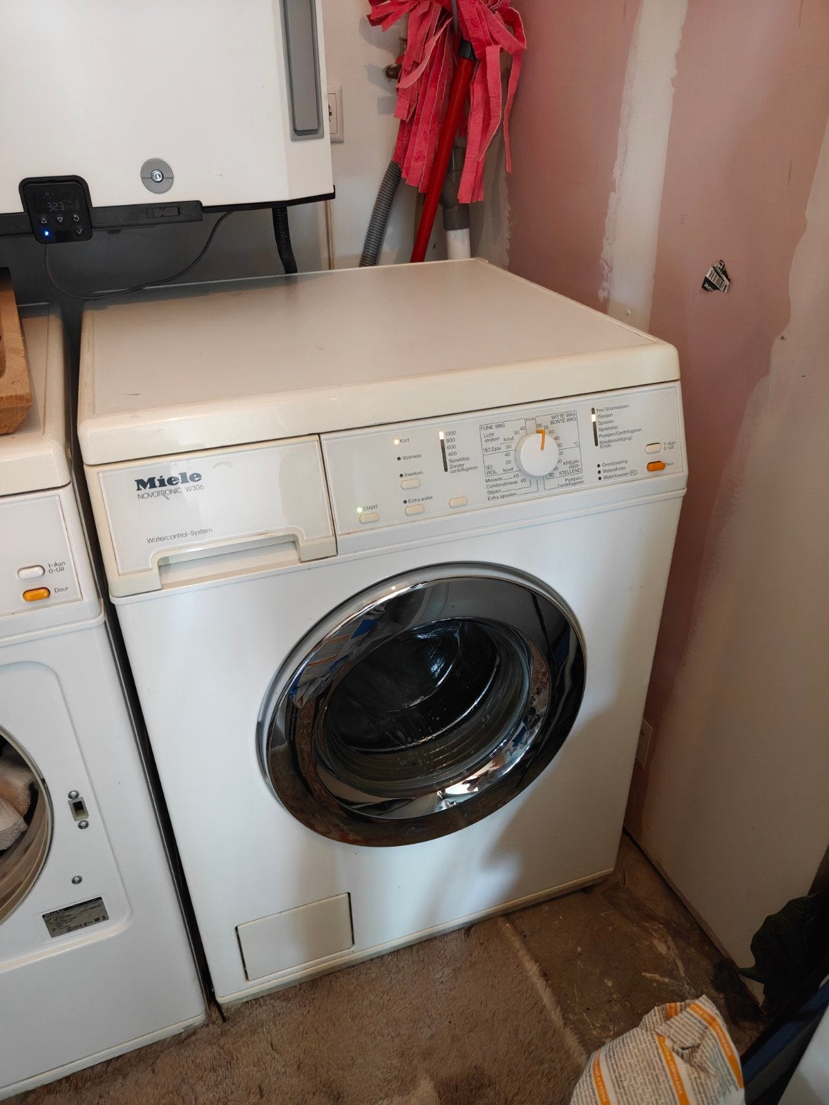Miele NOVOTRONIC W306 Wasmachine - Voorlader, Ophalen, Gebruikt, 1200 tot 1600 toeren, 85 tot 90 cm