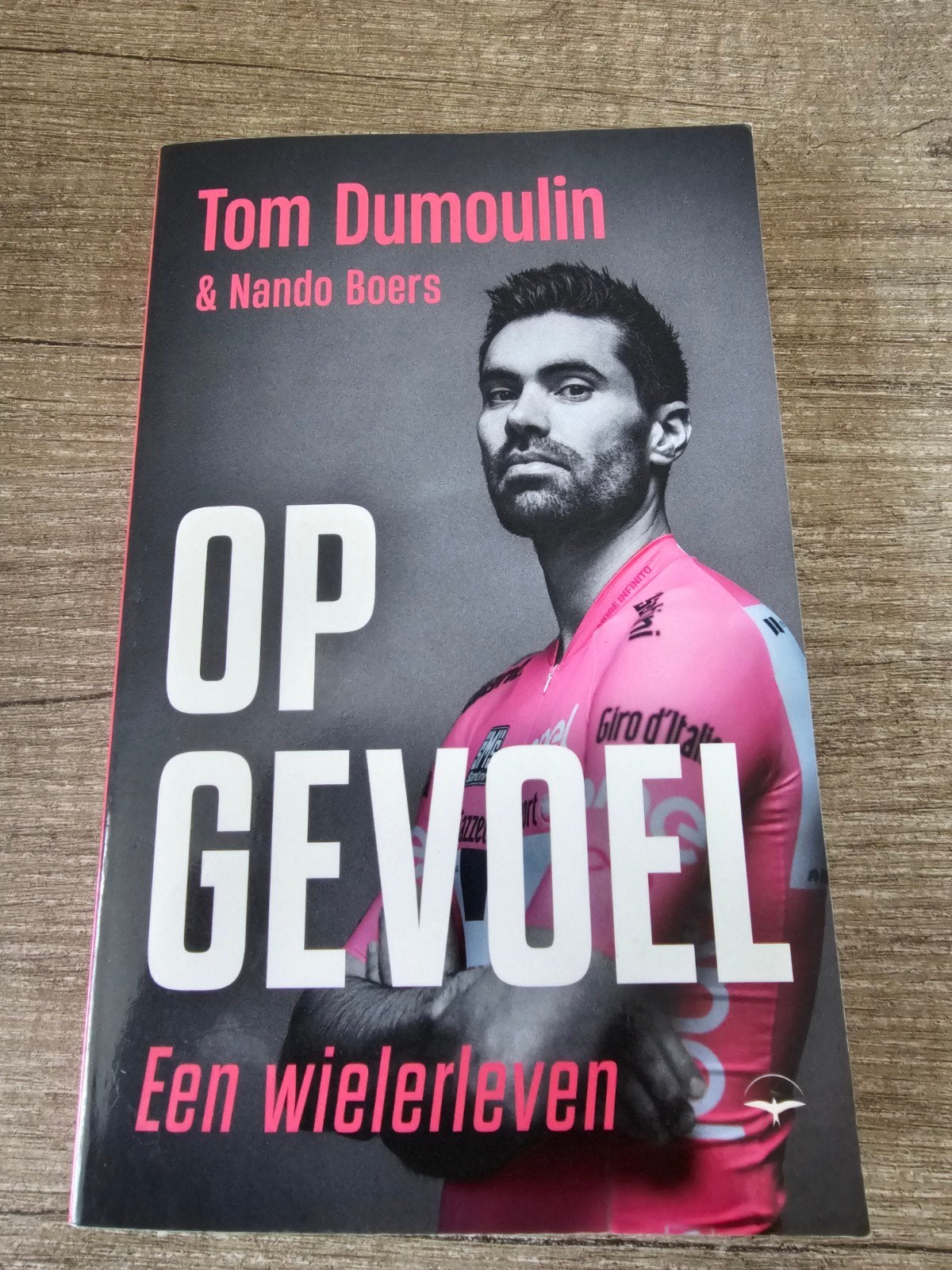Tom Dumoulin & Nando Boers - Op Gevoel: Een wielerleven, Ophalen of Verzenden, Gelezen, Tom Dumoulin & Nando Boers, Lopen en Fietsen