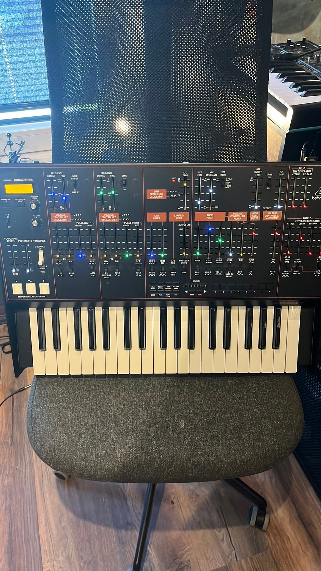 Behringer odyssey, Muziek en Instrumenten, Synthesizers, Gebruikt, Overige aantallen, Overige merken, Met koffer of flightcase