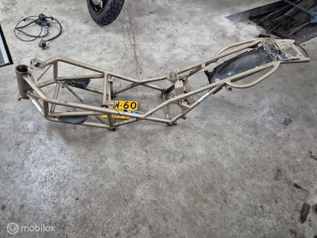 Frame compleet origineel met kenteken Monster 900 1997, Gebruikt, Factorystore.service@ducati.com, Ophalen of Verzenden, Via Antonio Cavalieri Ducati, 74/5, 74/6, 40132 Bologna BO