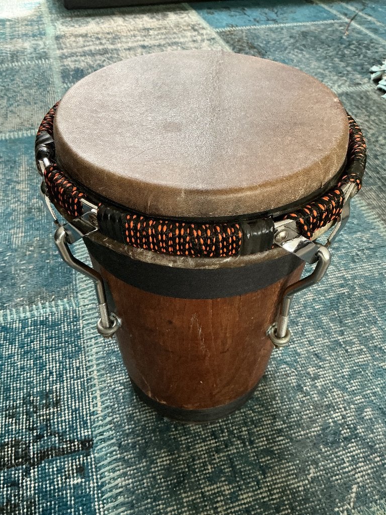 Stevige djembe met mooie diepe krachtige klank €15, Muziek en Instrumenten, Percussie, Verzenden, Zo goed als nieuw, Trommel