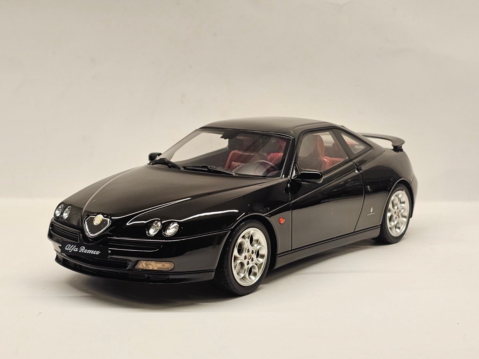 Ottomobile Alfa Romeo GTV V6 1:18, OttOMobile, Nieuw, Ophalen of Verzenden, Ottomobile