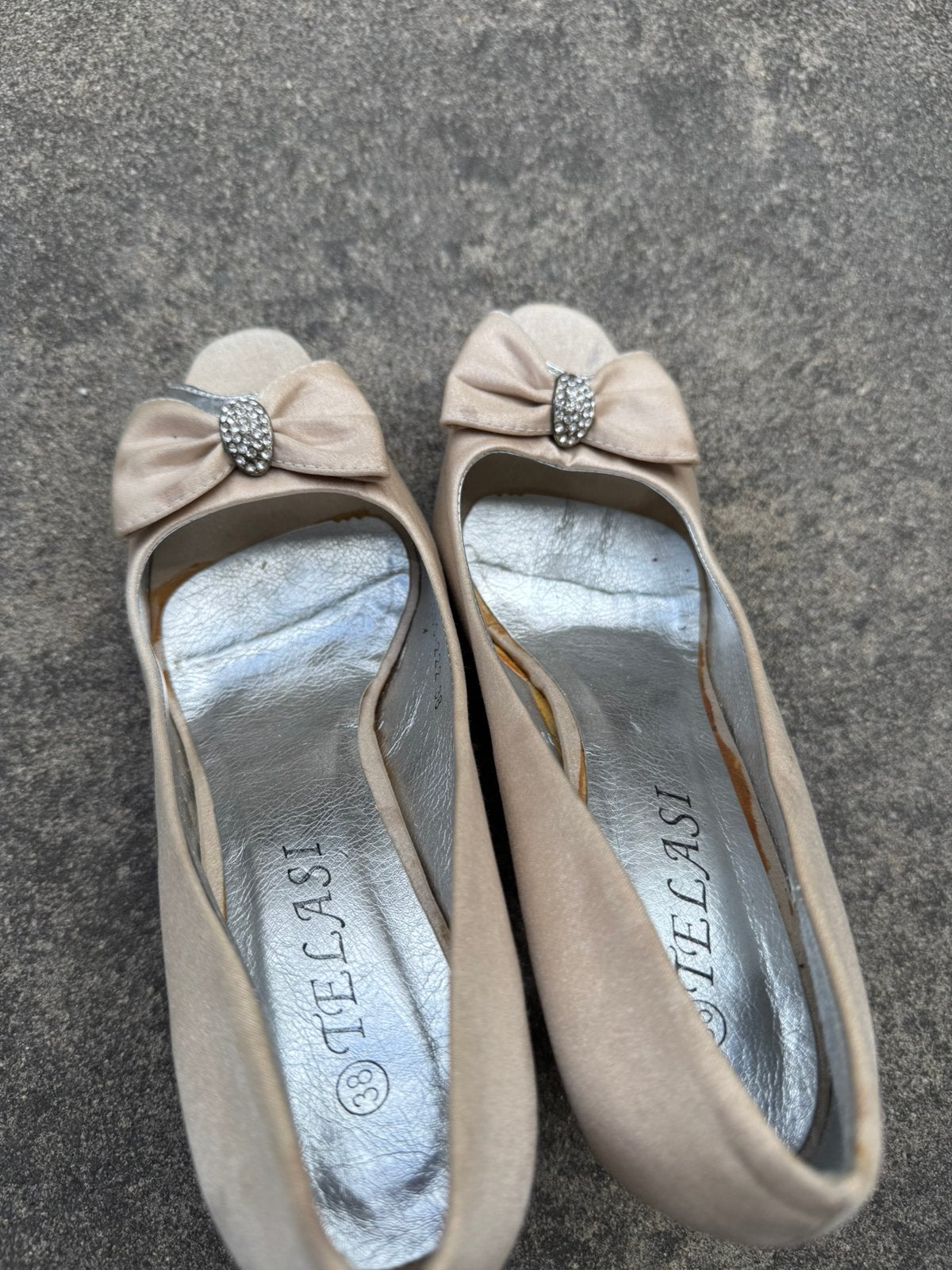 Hakjes  - Maat 38 - Beige, Pumps, Beige, Ophalen of Verzenden, Gedragen