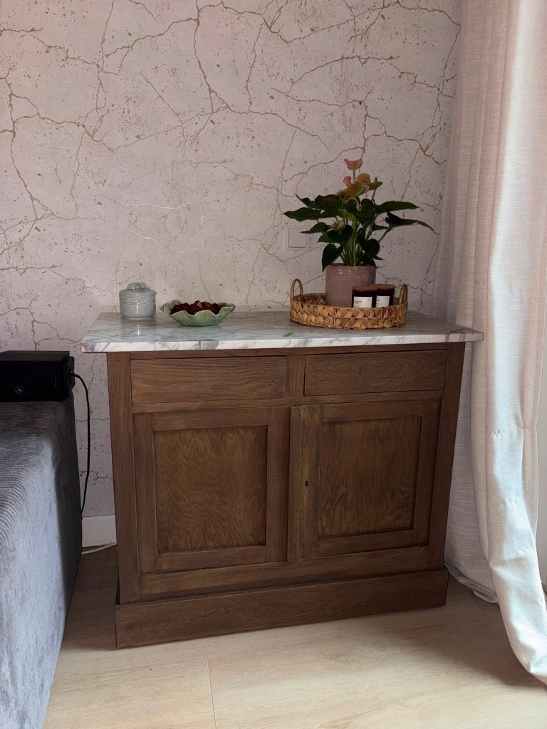 Antiek dressoir met marmeren blad