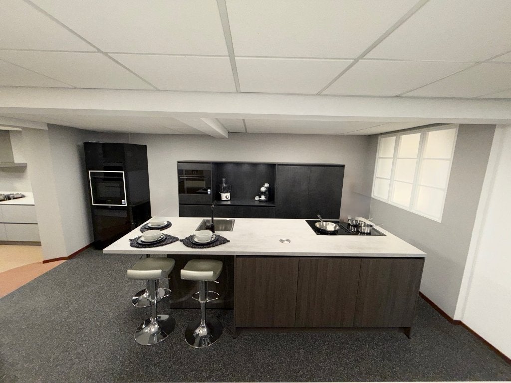 Showroomkeuken compleet met apparatuur, Nieuw, Enkelwandige keuken, Ophalen of Verzenden, Grijs