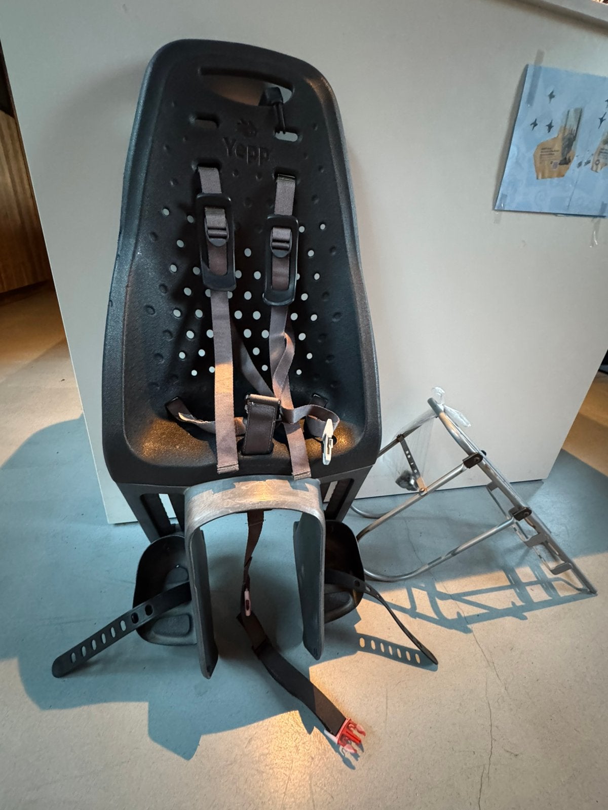 Twee Yepp fietstoeltjes zwart grijs, Ophalen, Achterzitje, 9 t/m 36 kg, Gebruikt