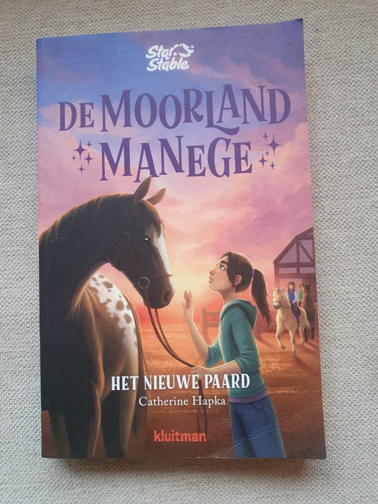 Boek de moorland manege, het nieuwe paard., Ophalen of Verzenden, Gelezen, Catherine Hapka, Non-fictie