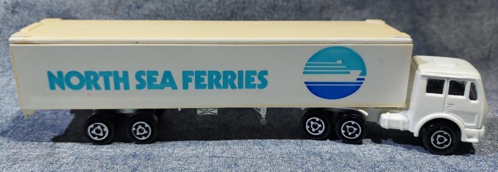 Majorette Mercedes trekker met oplegger [5544]  [HoMoOv], Ophalen of Verzenden, Gebruikt, Bus of Vrachtwagen, Majorette