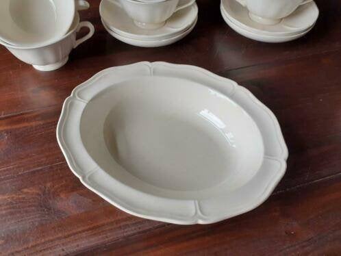Wedgwood QUEENS PLAIN Ovale open groenteschaal in nieuwstaat, Huis en Inrichting, Keuken | Servies, Klassiek, Ophalen of Verzenden