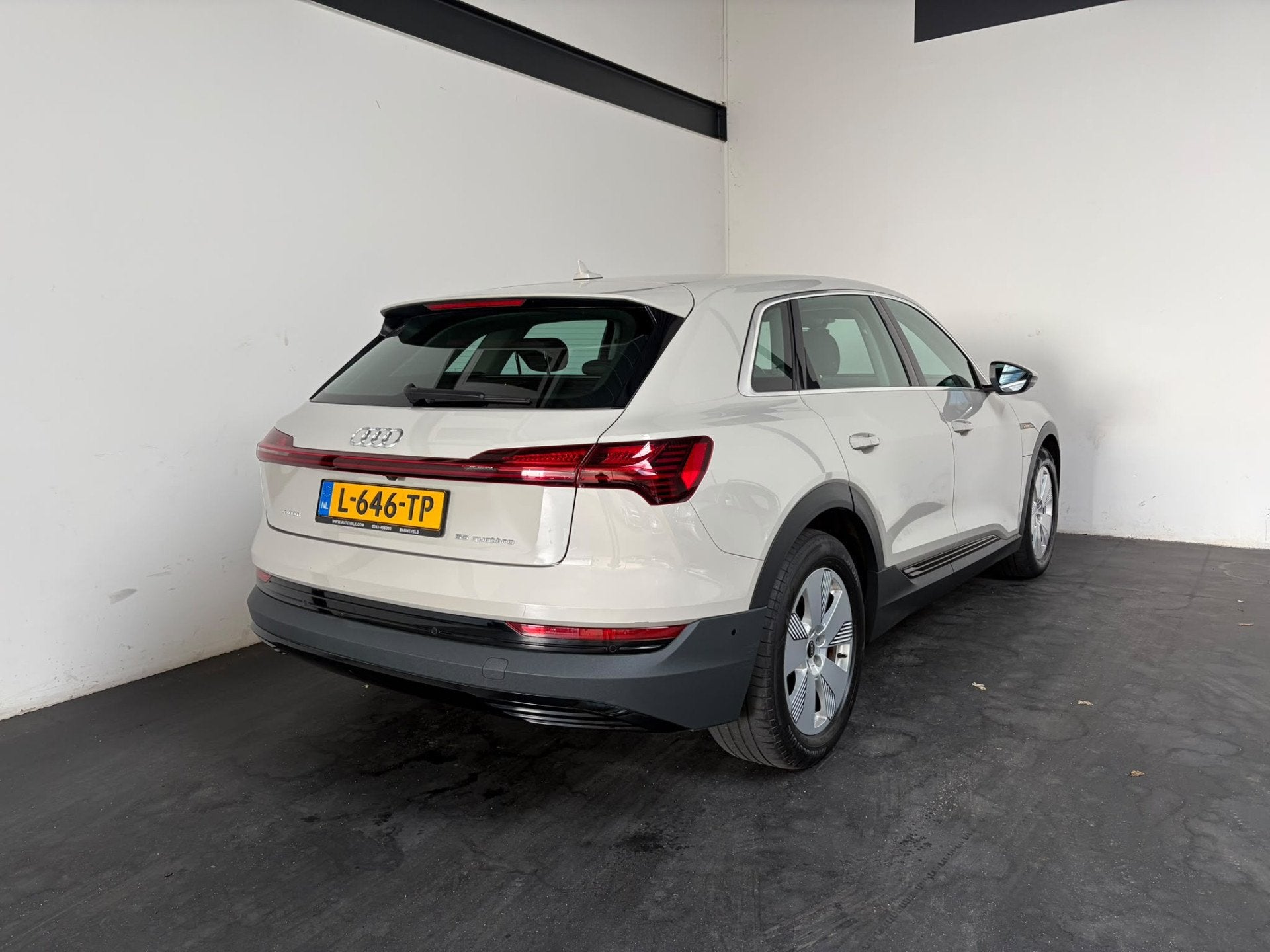 Audi e-tron 55 quattro edition 95 kWh (bj 2021, automaat), Auto's, Automaat, 131 €/maand, Parkeersensor, Vierwielaandrijving