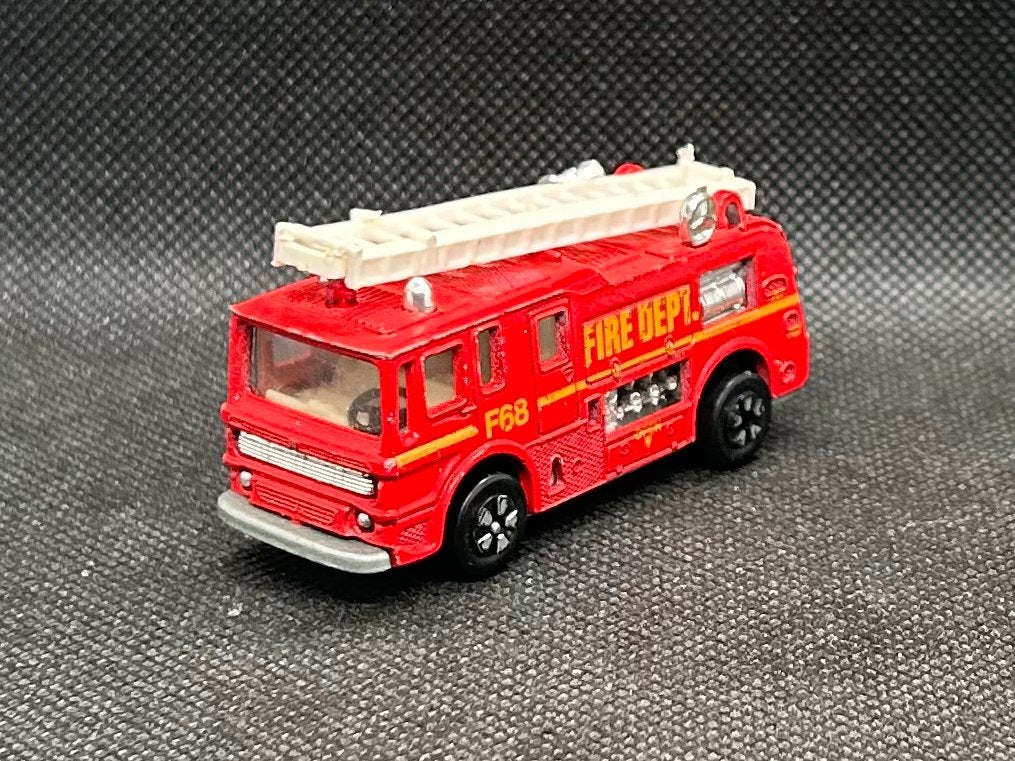 Playart Leyland Fire Tender Brandweer 1:64, Verzenden, Zo goed als nieuw, Bus of Vrachtwagen