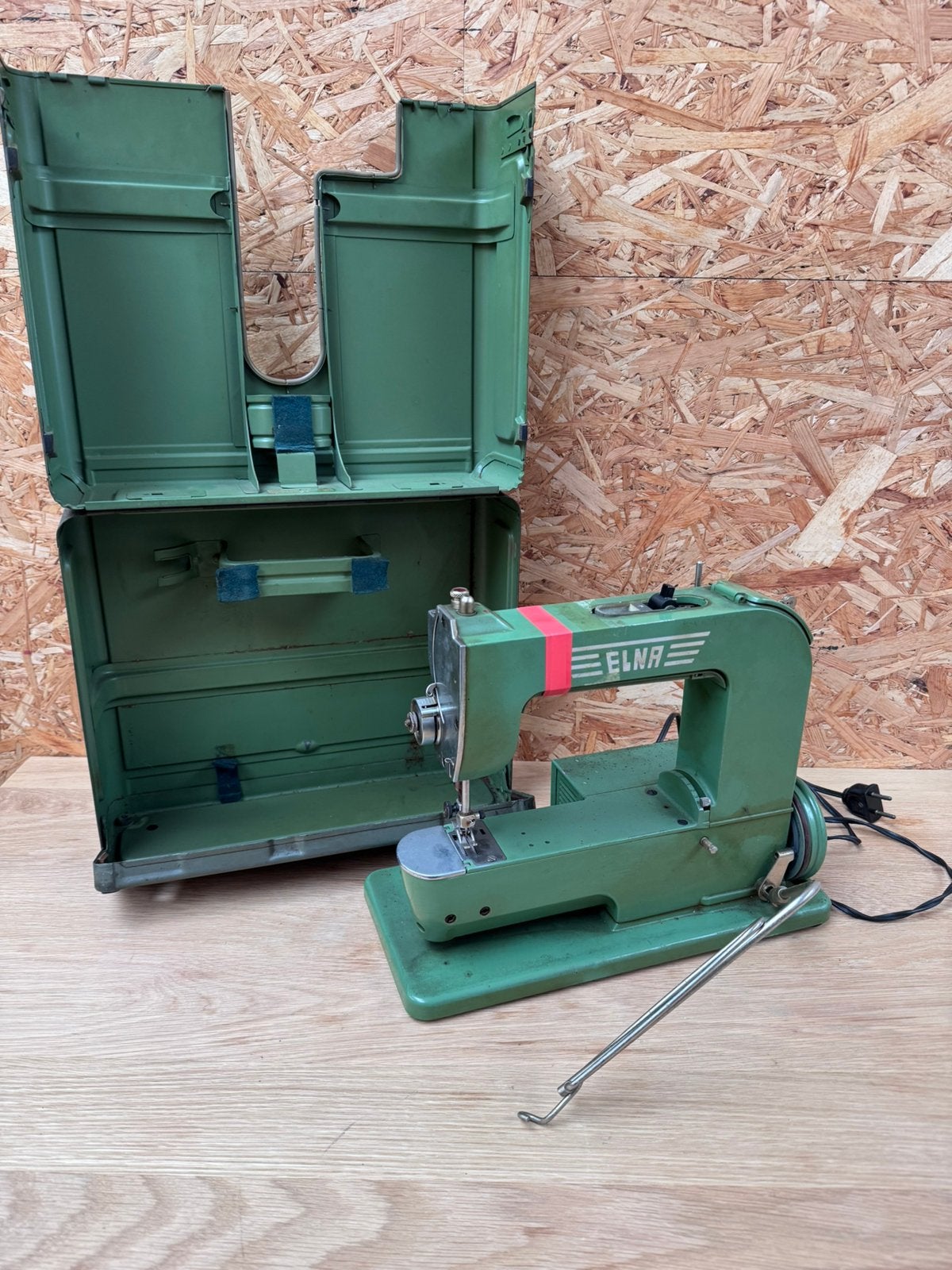 ELNA grasshopper naaimachine, Hobby en Vrije tijd, Naaimachines en Toebehoren, Ophalen, Zo goed als nieuw, Naaimachine, Overige merken