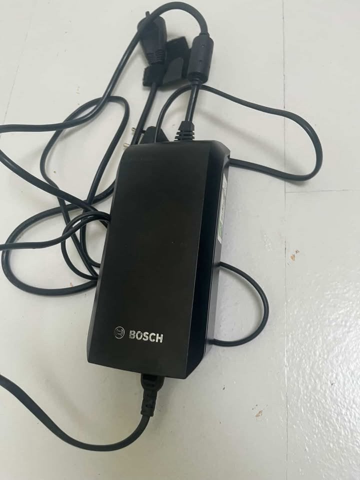 BOSCH E-bike charger 4A, Fietsen en Brommers, Fietsaccessoires | Fietsaccu's, Ophalen of Verzenden, Zo goed als nieuw