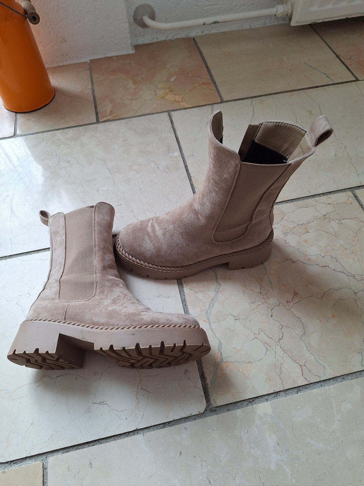 Laarsen Beige - Te klein gekocht, Ophalen, Laarsen, Beige, Lage of Enkellaarzen