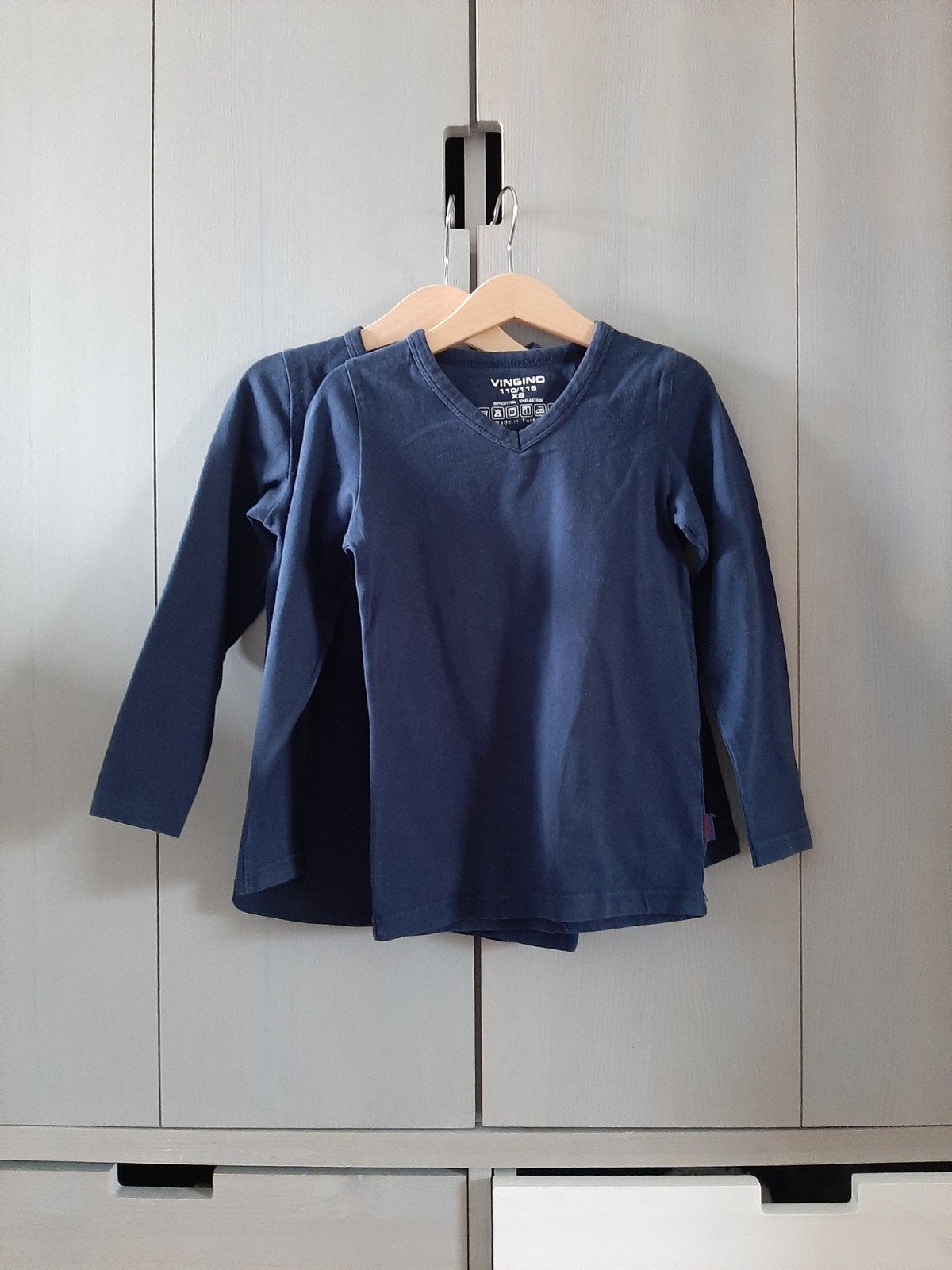 Vingino basis longsleeves donkerblauw V-hals maat 104/116., Kinderen en Baby's, Kinderkleding | Maat 110, Ophalen of Verzenden