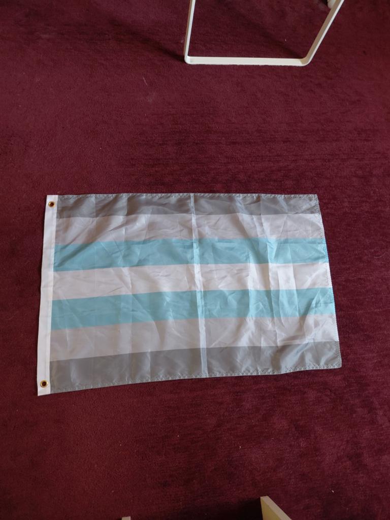 Demiboy pride vlag, Ophalen, Zo goed als nieuw