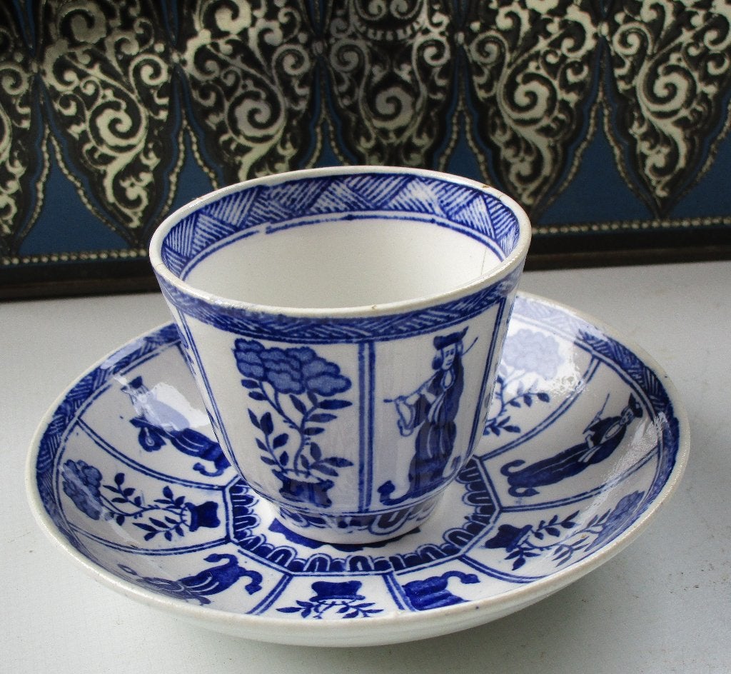 leis, petrus regout, kommetje met schoteltje, Antiek en Kunst, Antiek | Servies los, Ophalen of Verzenden