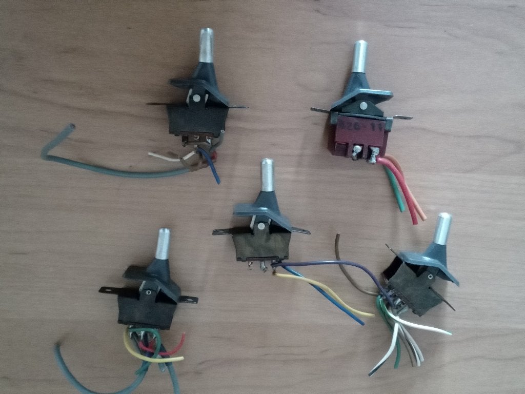 Sony toggle schakelaars, Hobby en Vrije tijd, Elektronica-componenten, Verzenden, Zo goed als nieuw