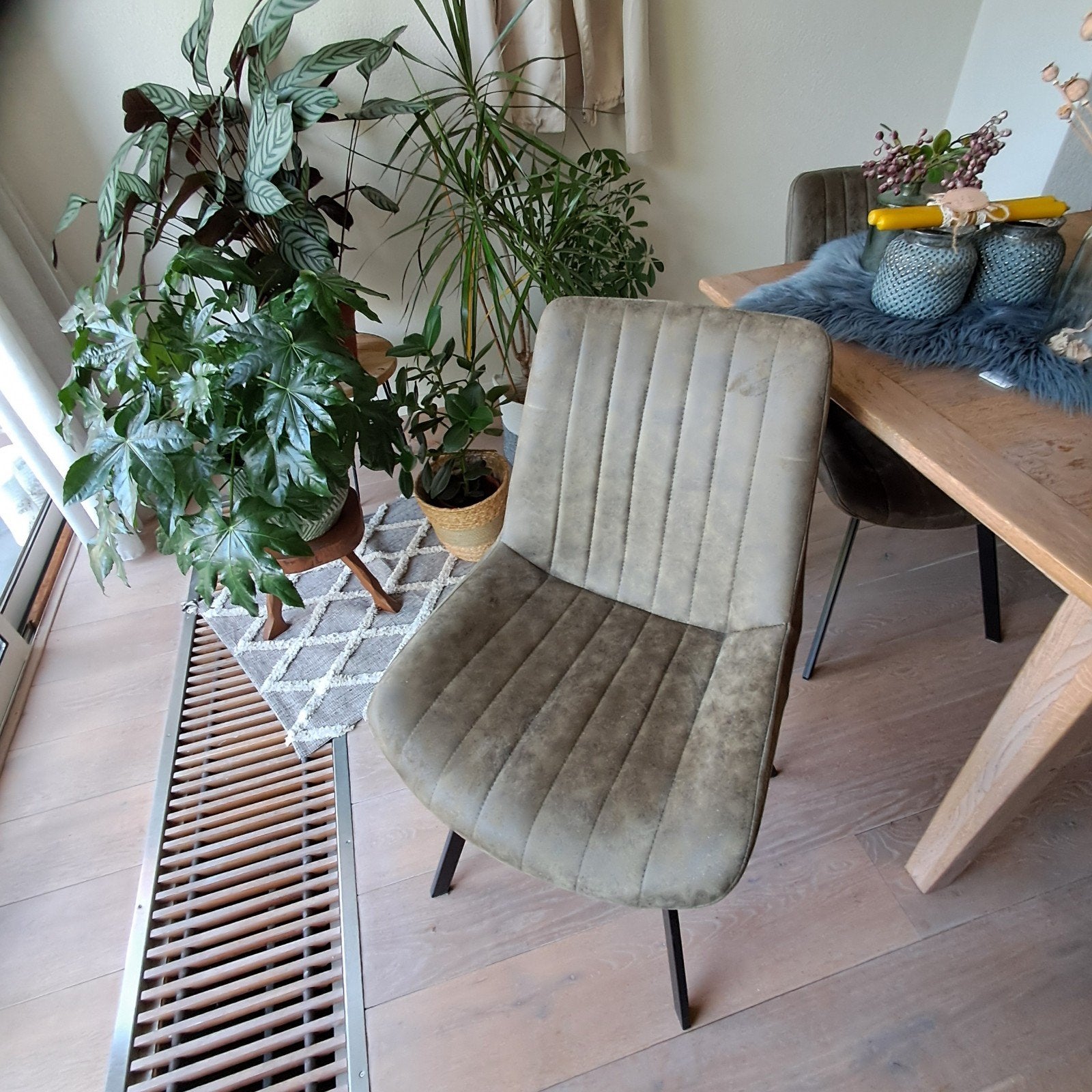 4 nette olijfkleur eetkamerstoelen, Ophalen, Overige materialen, Overige kleuren, Zo goed als nieuw