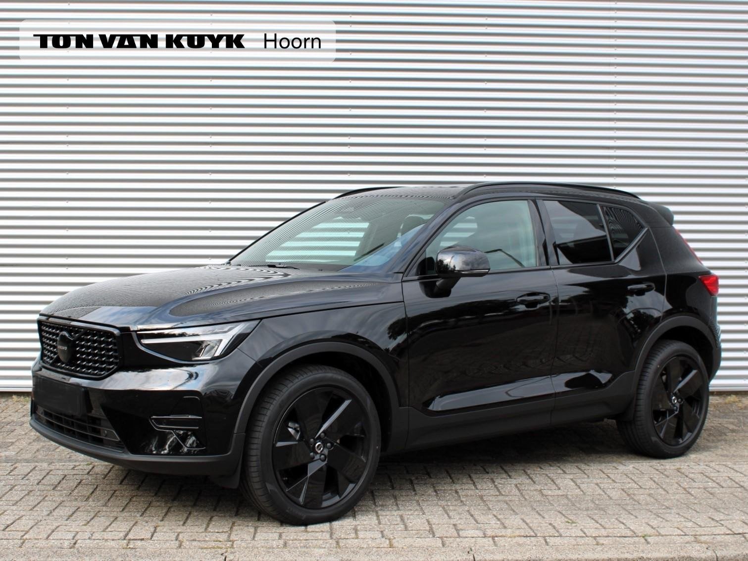 Volvo XC40 2.0 B4 Plus Black Edition Automaat / Panoramadak, Gebruikt, 4 cilinders, Leder en Stof, Zwart