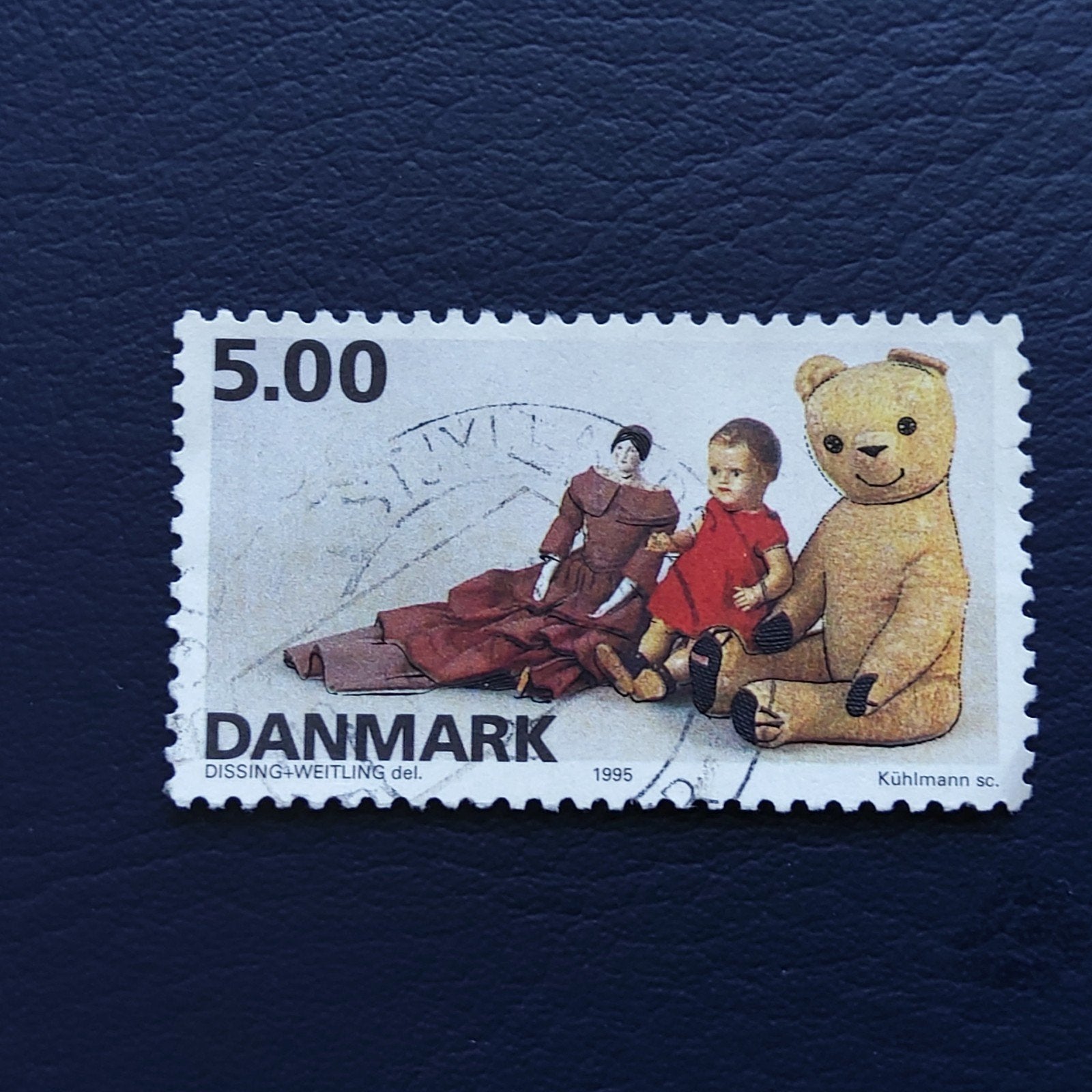 Postzegel Denemarken 1995 - Beer, kind en vrouw, Postzegels en Munten, Ophalen of Verzenden, Gestempeld