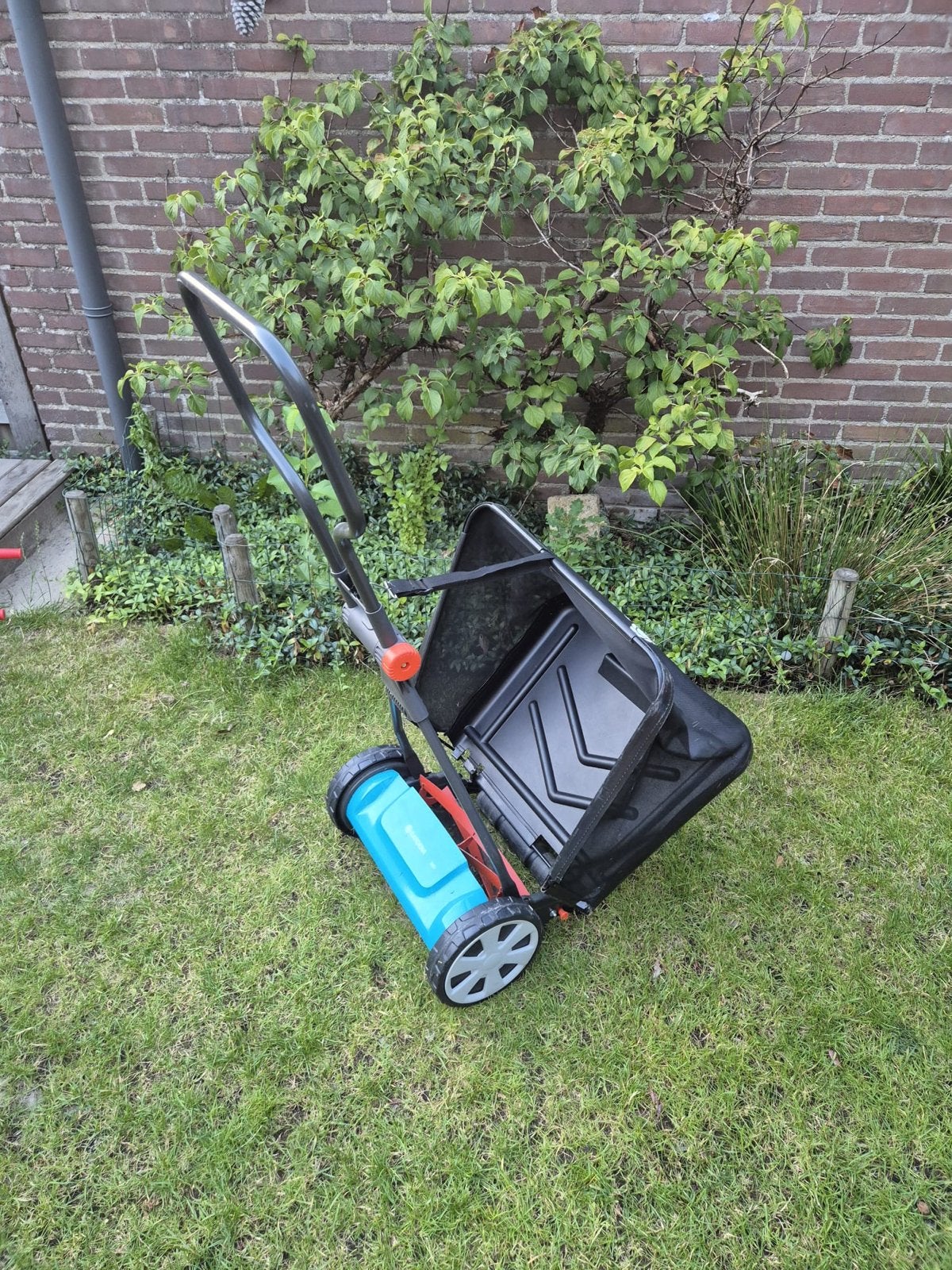Gardena handgrasmaaier met opvangzak, Ophalen, Handgrasmaaier, Zo goed als nieuw, Opvangzak