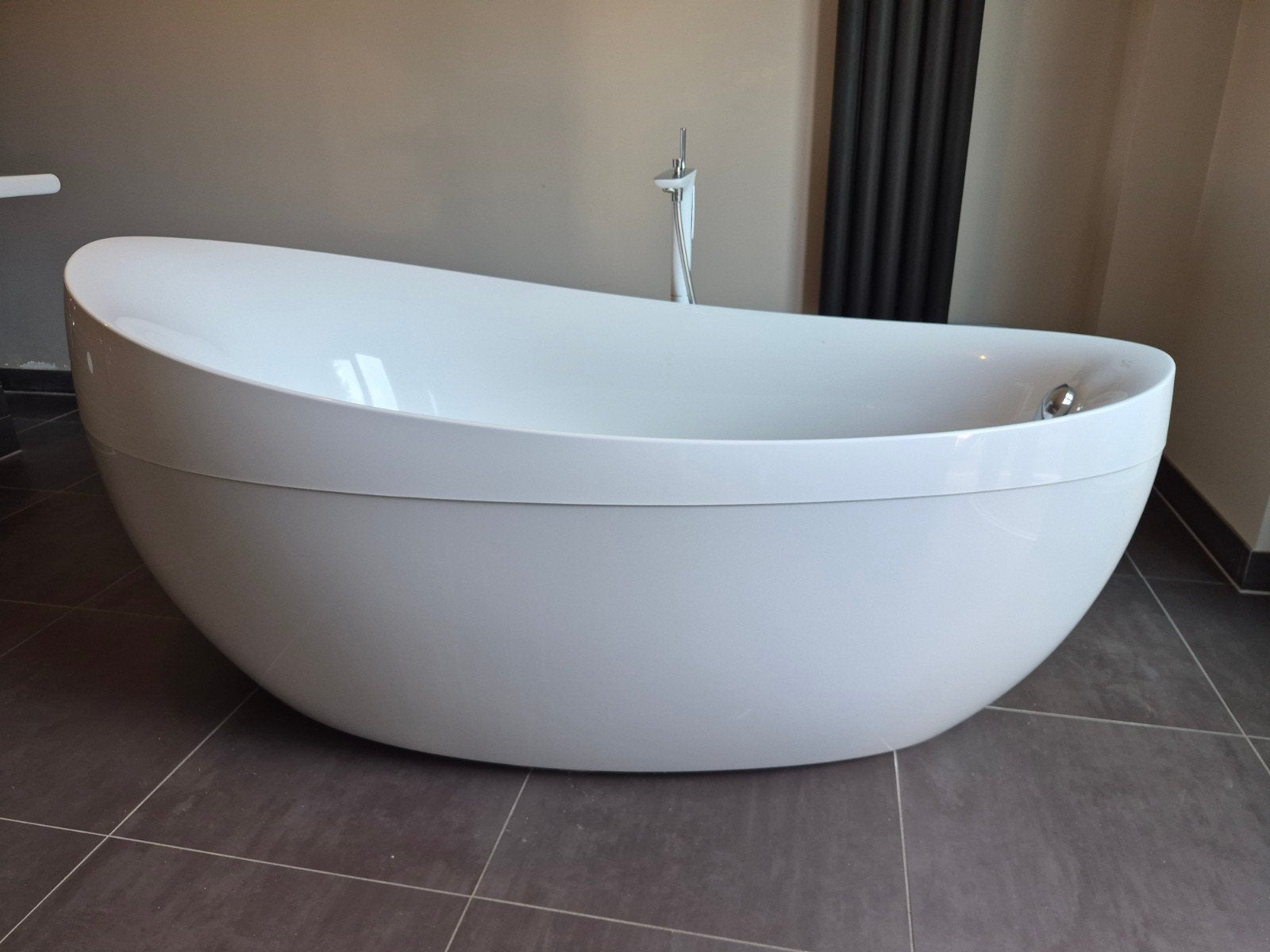 Villeroy&Boch Aveo vrijstaaand bad quarl+Hansgrohe Pura Vida, Ophalen, Gebruikt