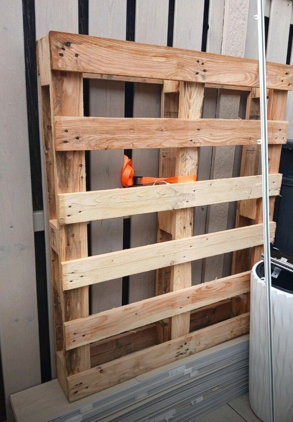 Gratis af te halen: 1 houten pallet  klussen stoken, Ophalen, Vuren, 50 mm of meer, Pallet