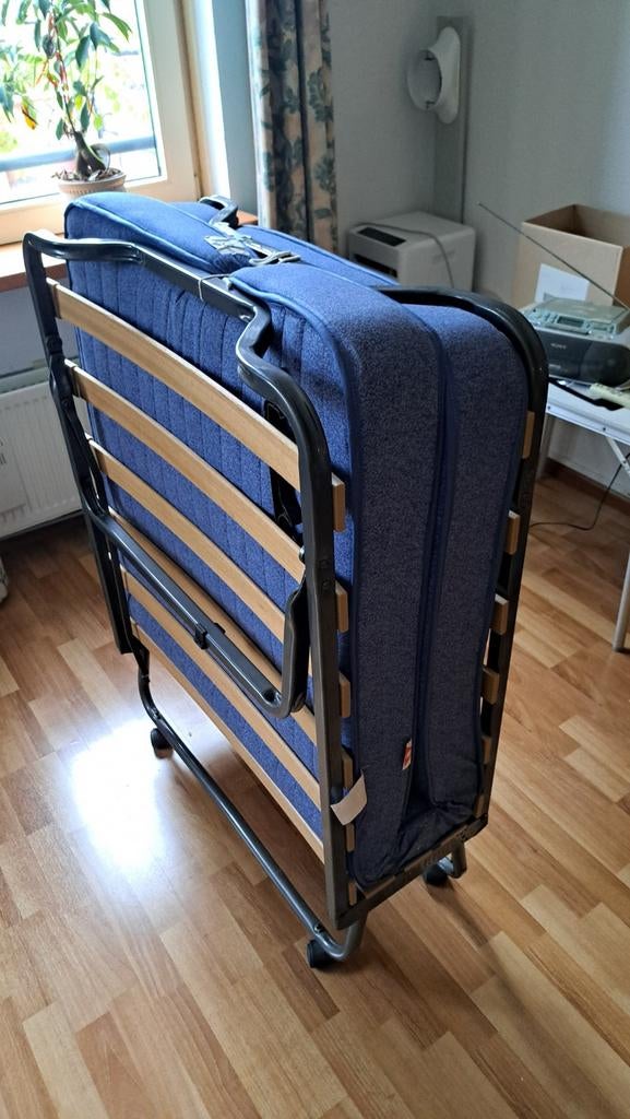 Opklapbaar logeerbed met matras en hoes, Ophalen, Gebruikt, Eenpersoons, Blauw