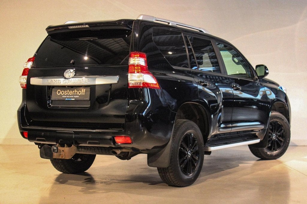 Toyota LandCruiser 2.8 D-4D Professional Grijs Kenteken, Auto's, Toyota, Gebruikt, 4 cilinders, 3000 kg, Zwart
