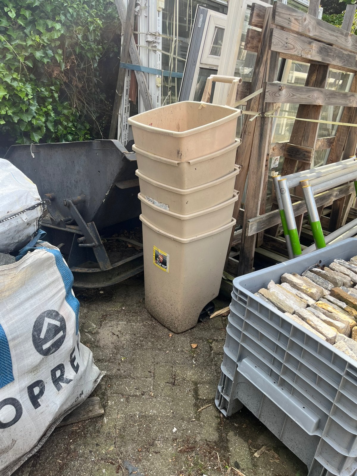 5 vuilbakken, Tuin en Terras, Bloembakken en Plantenbakken, Ophalen, Zo goed als nieuw, Rond, Minder dan 30 cm